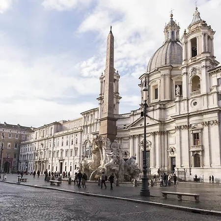 Navona Square Apartment *