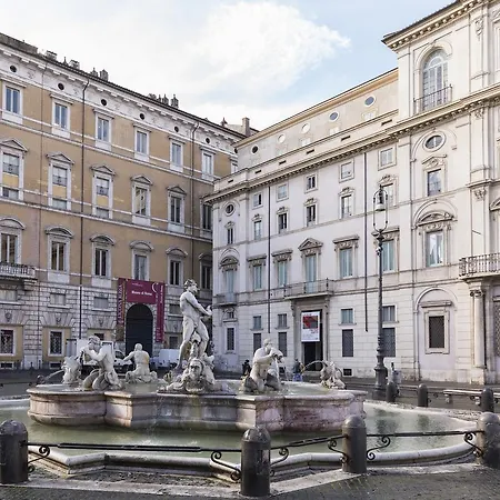 Navona Square Apartment *